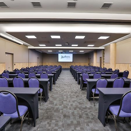 Radisson Sao Paulo Paulista Otel Dış mekan fotoğraf A typical classroom at the University of the Philippines Diliman