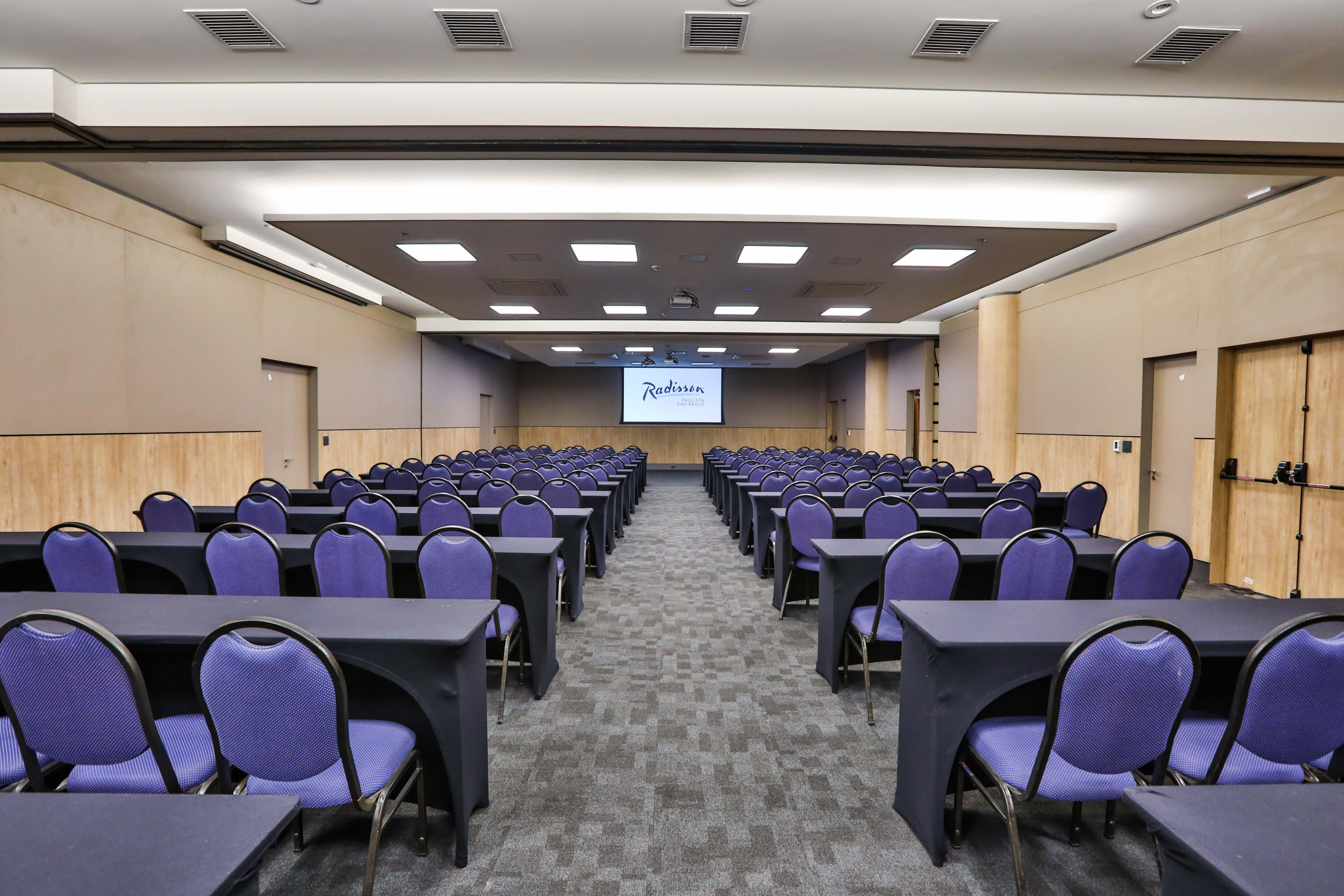 Radisson Sao Paulo Paulista Otel Dış mekan fotoğraf A typical classroom at the University of the Philippines Diliman