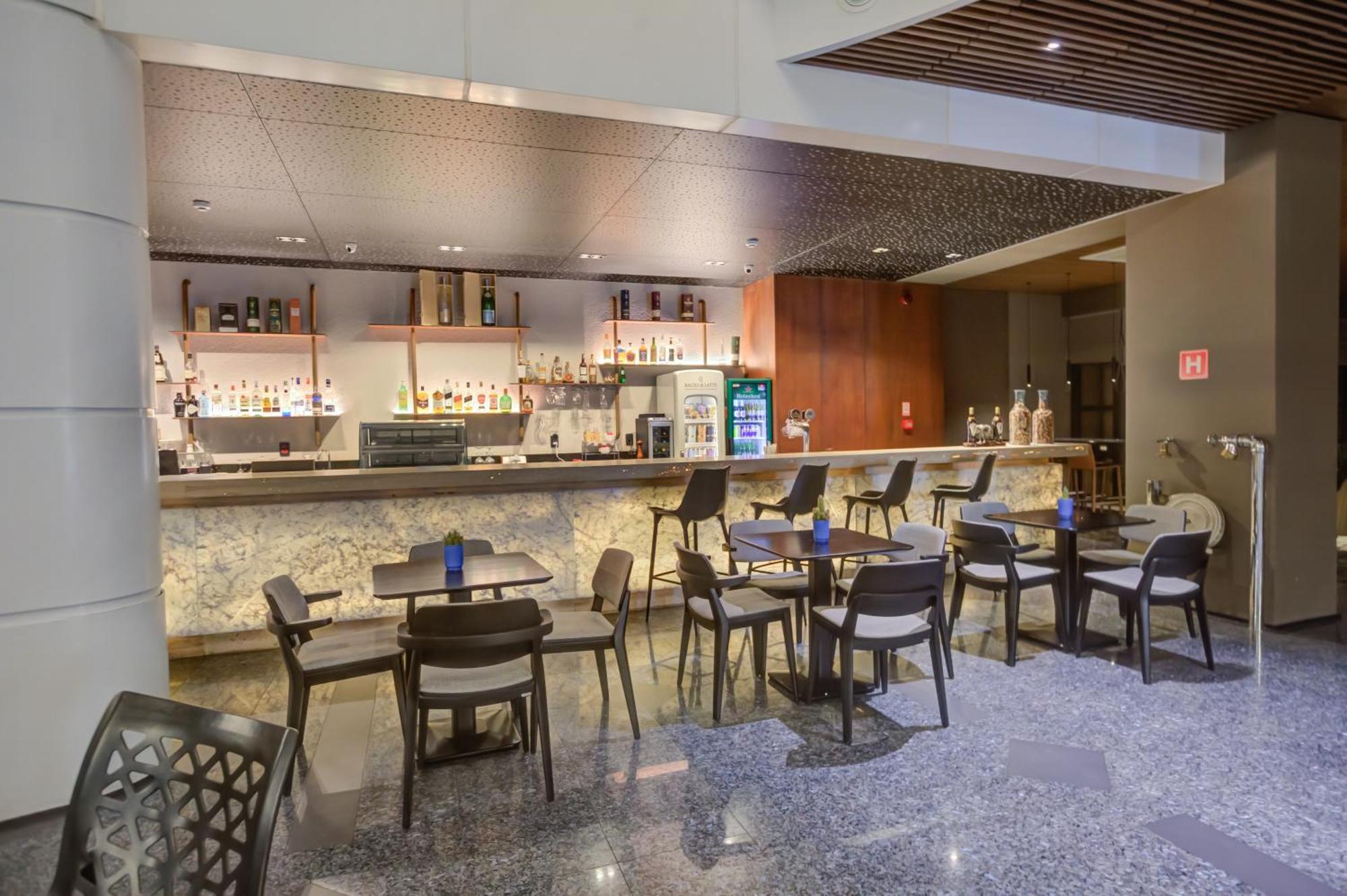 Radisson Sao Paulo Paulista Otel Dış mekan fotoğraf The lounge at Newark Airport