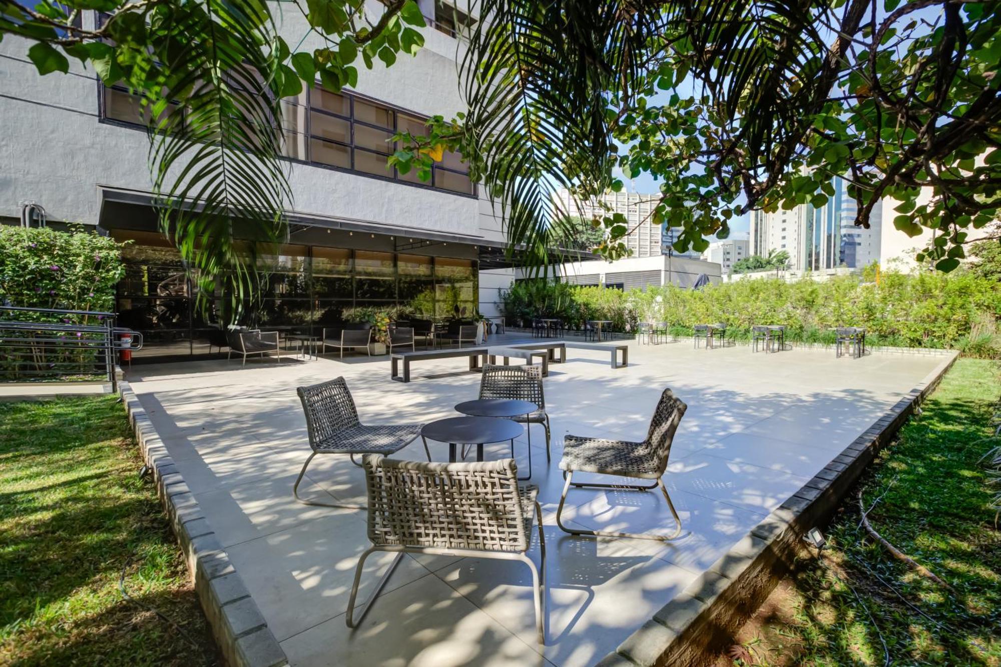 Radisson Sao Paulo Paulista Otel Dış mekan fotoğraf The courtyard of the library